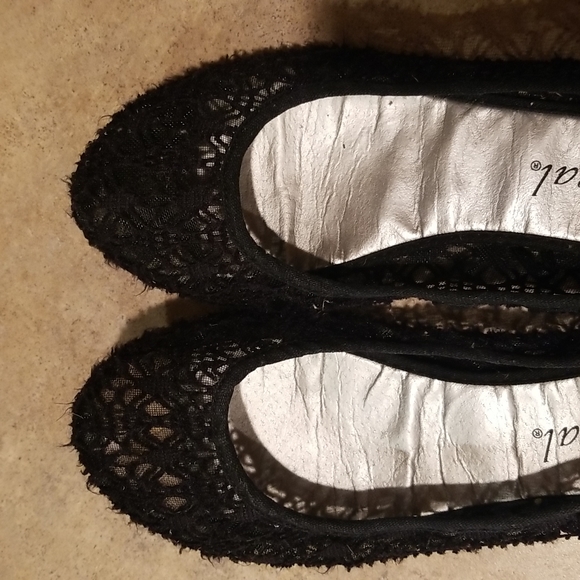 Black lace flats - Picture 2 of 4